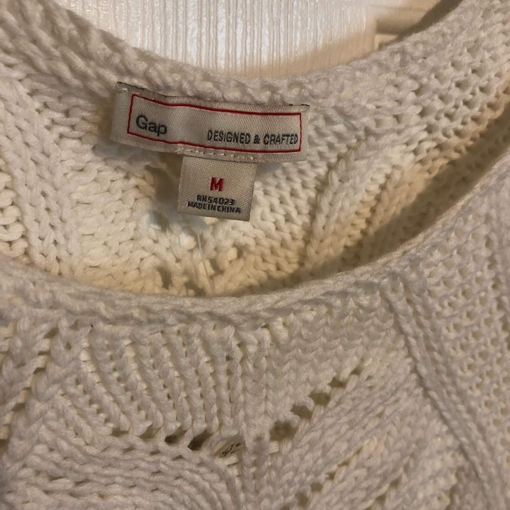 Medium gap sweater..brand new with tags!